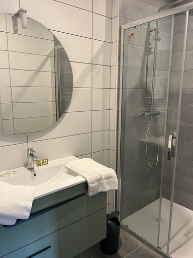 Bathroom, O'Bistrot Saint-Jacques, Cantal
