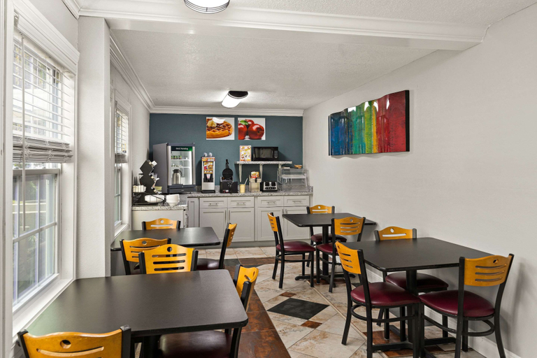 Food & Drinks 5, Quality Inn Ocean Springs - Biloxi East, Jackson