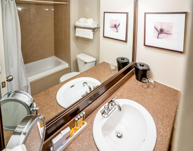 Bathroom 5, Manoir Des Sables, an Ascend Collection Hotel, Memphrémagog