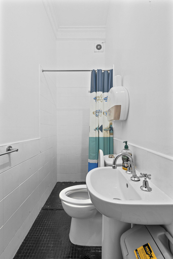 Bathroom 4, The Pyrmont Budget Hotel, Sydney
