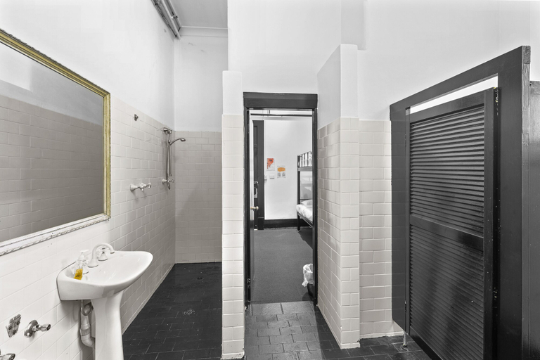 Bathroom 4, The Pyrmont Budget Hotel, Sydney