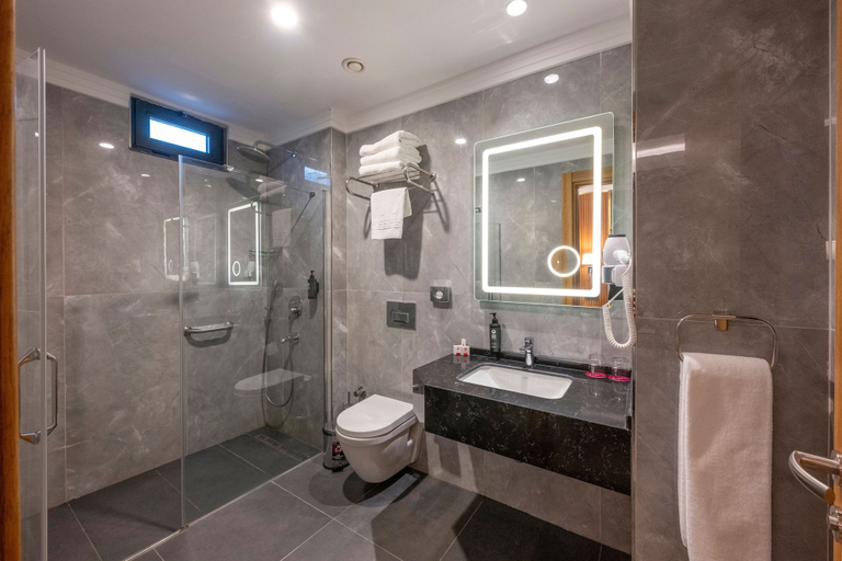 Bathroom 5, Ramada Encore By Wyndham Istanbul Sisli, Şişli