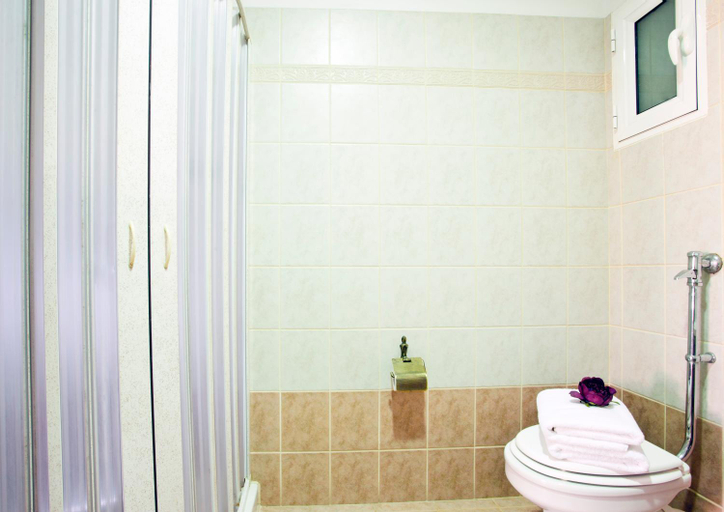 Bathroom 4, Elizabeth Boutique, Attica