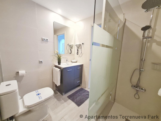 Bathroom 4, Torrenueva Park Apartments, Málaga