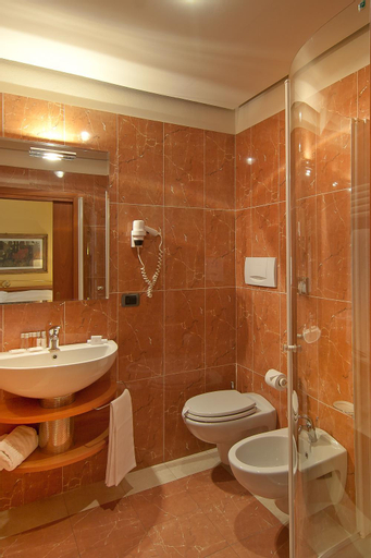 Bathroom 10