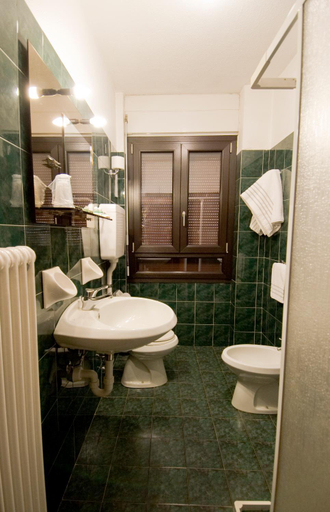 Bathroom 3, Hotel Europa, Sondrio