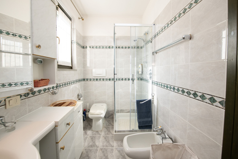 Bathroom 4, Villa Cycas, Brescia