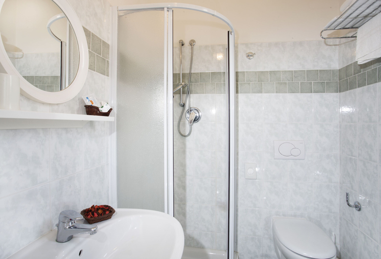Bathroom 3, hotel villa franco, Rimini