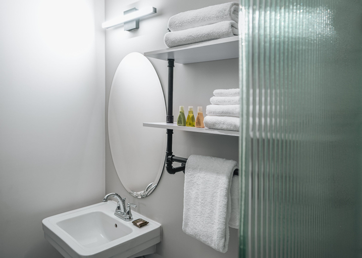 Bathroom 16
