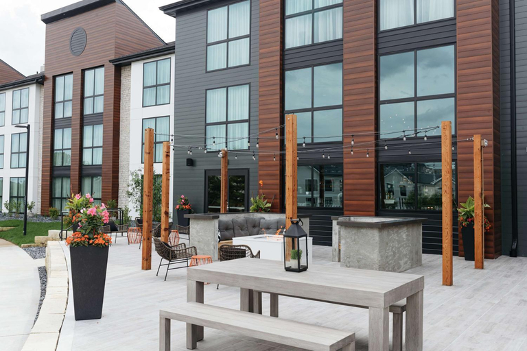 Exterior & Views