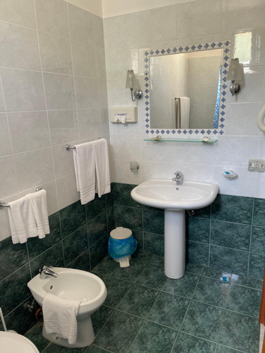 Bathroom 4, Hotel Miramare Garzia, Trapani