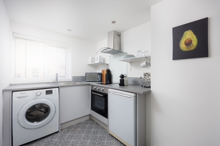 Others 3, Central Plymouth 2Bed Apartment-Sleeps 4, Plymouth