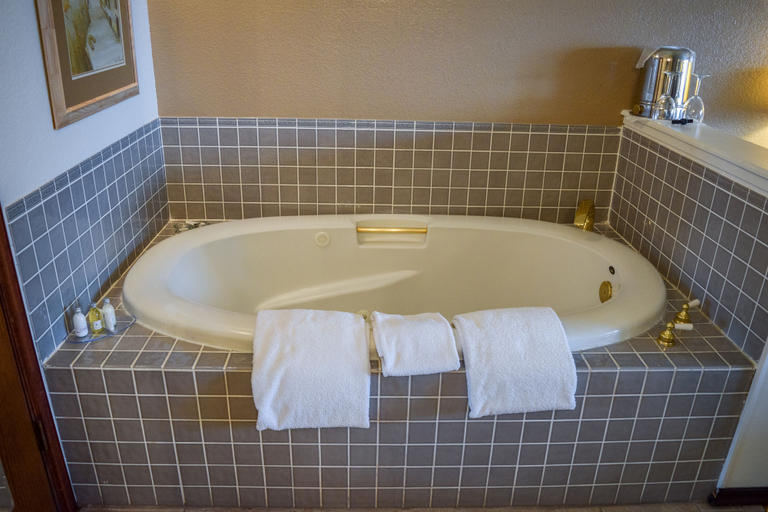 Bathroom 4, Wharf Master's Inn, Mendocino