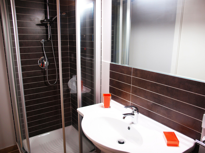 Bathroom 5, CasEpicarmo Guest House, Syracuse