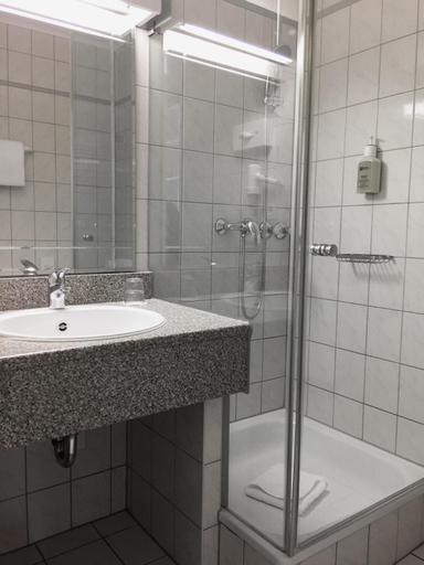 Bathroom 2, Hotel Schweizer Hof, Kassel