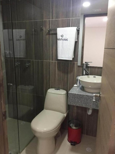 Bathroom 4, Hotel MED 70, Medellín