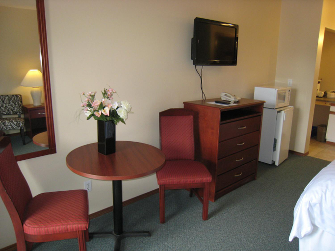Bedroom 2, Mary's Motel, Columbia-Shuswap