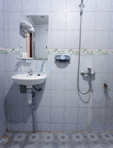 Bathroom 4, OYO 2180 Vina Vira Hotel, Lhokseumawe