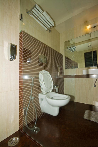 Bathroom 3, Chateau Windsor Hotel, Mumbai City