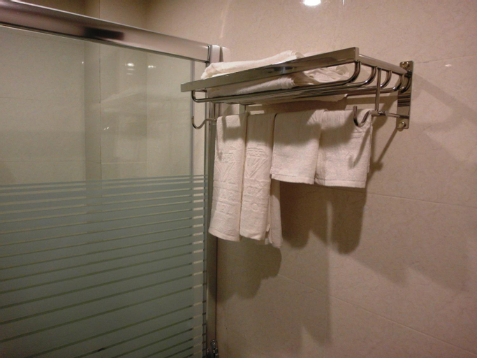 Bathroom 13