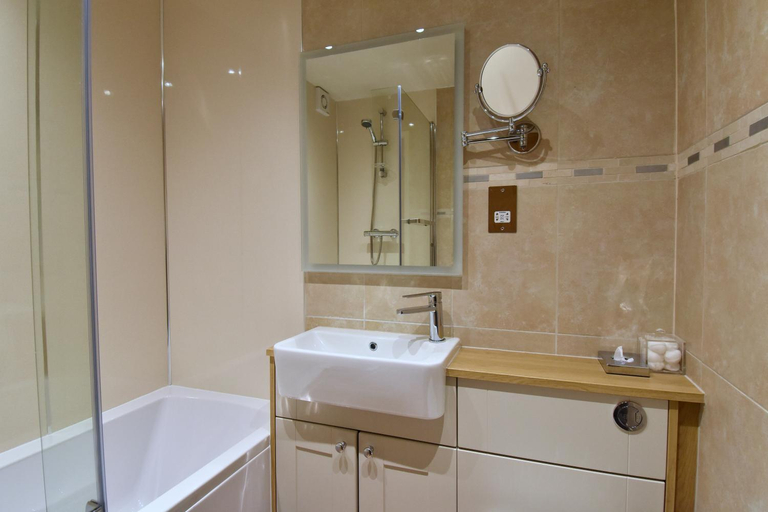 Bathroom 3, The Old Black Lion, Herefordshire
