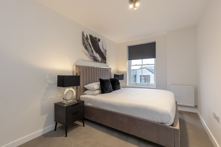 Others 3, Luxury North Central London Apartment, London