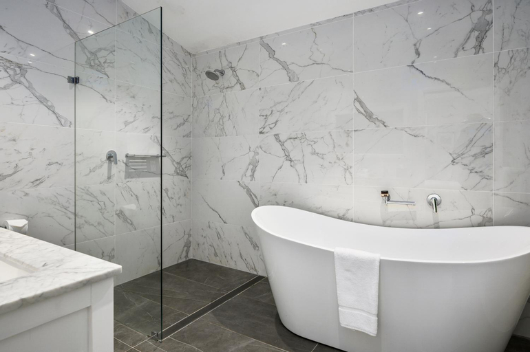 Bathroom 16