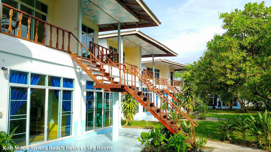 Exterior 8