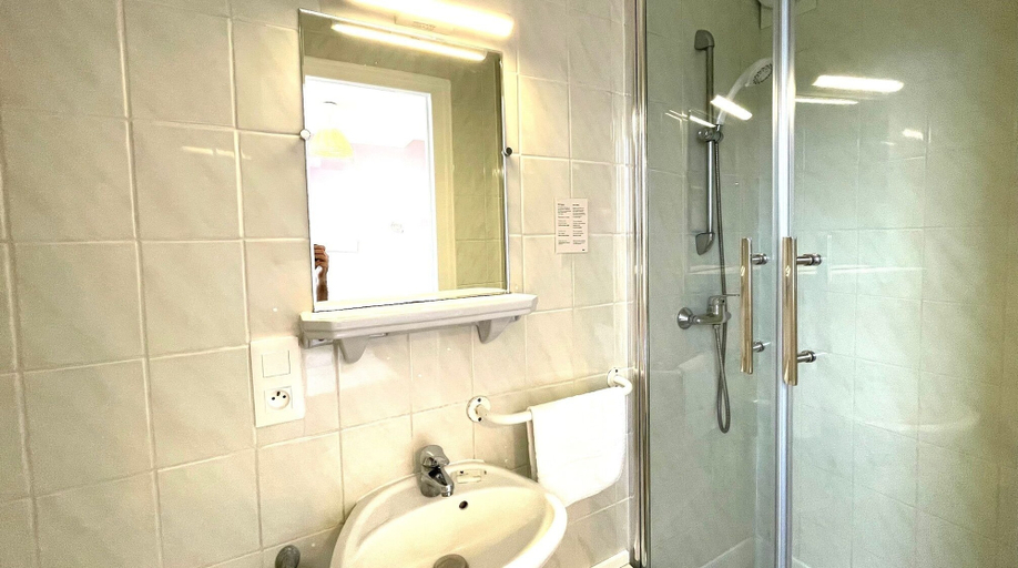 Bathroom 3, Villa les Mots Passants, Calvados