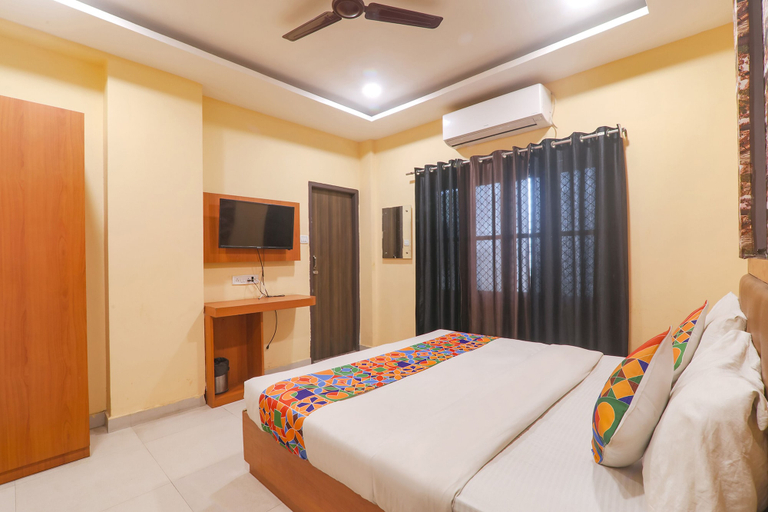 Bedroom 2, Fabhotel Swarn Banquet, Varanasi