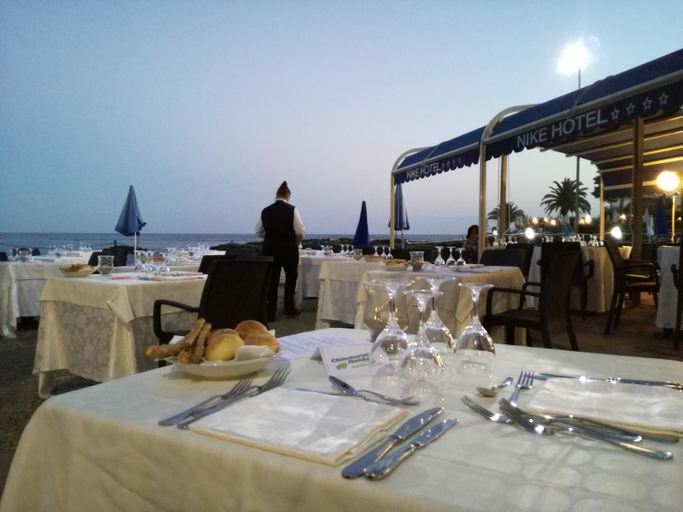 Food & Drinks 5, Nike Hotel, Messina