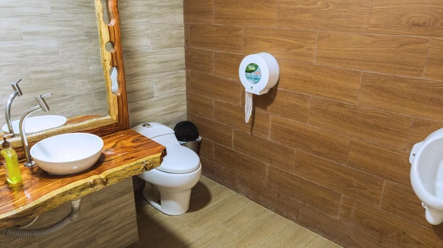 Bathroom, Hotel Magic Paradise, Lago Agrio