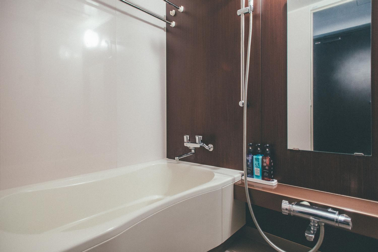 Bathroom 12