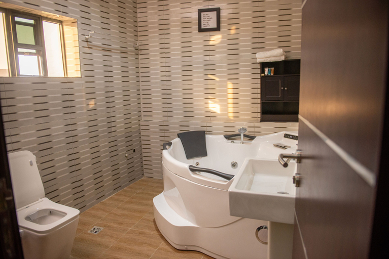 Bathroom 3, Abada Luxury Hotel and Suites, Oyi