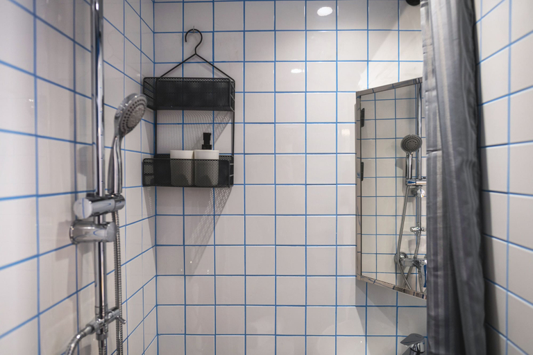 Bathroom 5, Mandera's Boutique Suites & Dorms