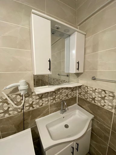 Room 5, Palmiye apartmanı, Fatih