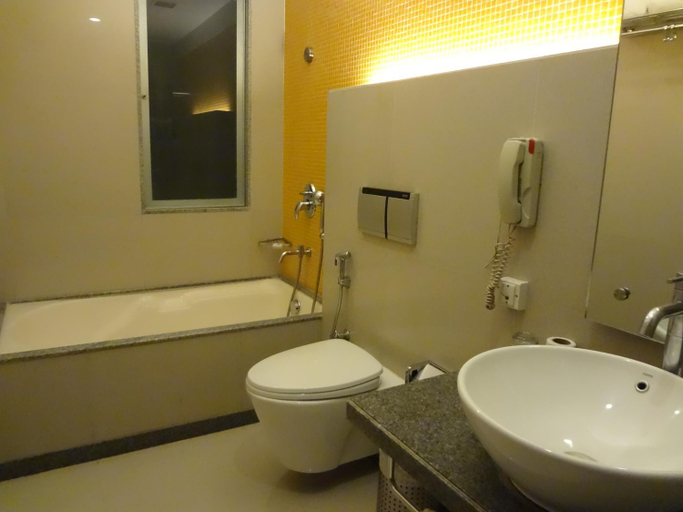 Bathroom 5, Ramee Guesline Hotel, Dadar, Mumbai City