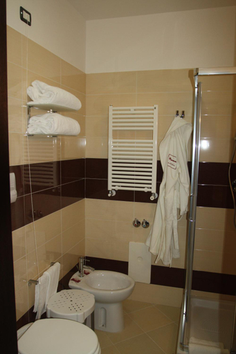 Bathroom 5, Rama Palace Hotel, Napoli