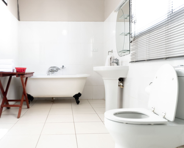 Bathroom 4, Nomad's Court Lodge, Lusaka