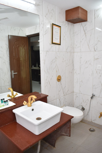 Bathroom 5, Foxoso Taj View Hotel, Agra