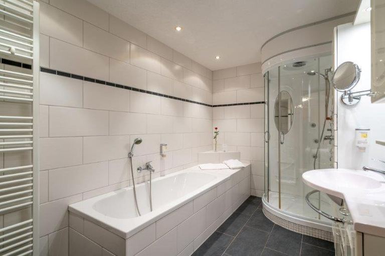 Bathroom 4, Stolberger Hof, Mansfeld-Südharz