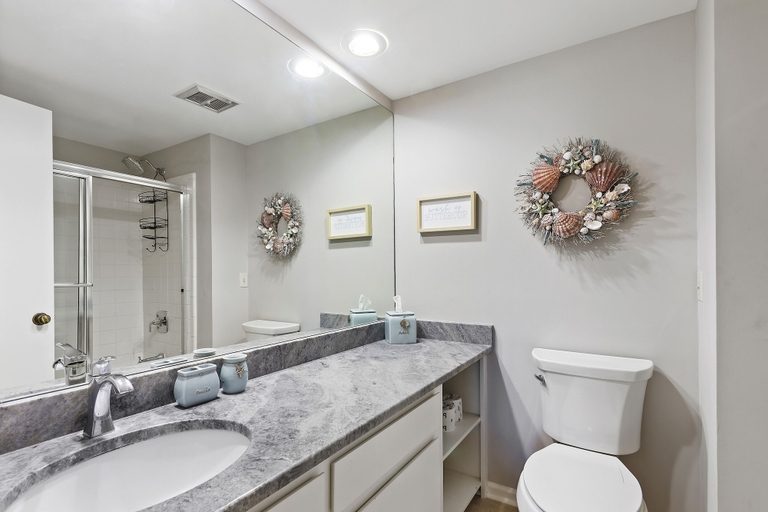 Bathroom 5, Townhouse Manor 17, Beaufort