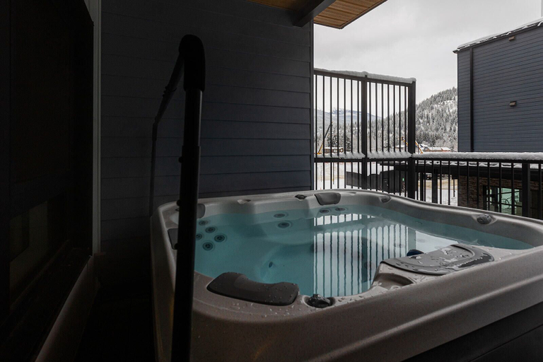Sport & Beauty 3, Tally Ho By Revelstoke Vacations, Columbia-Shuswap