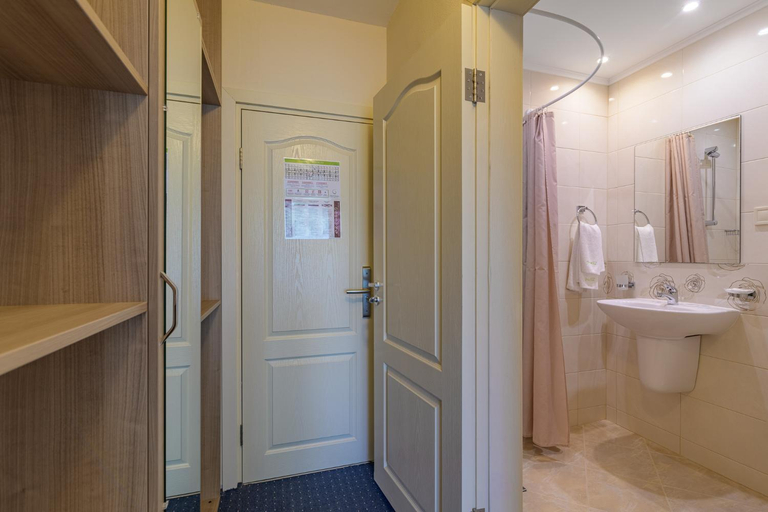 Bathroom 5, BSA Gradina & Aquapark, Varna