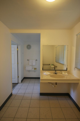 Bathroom 10
