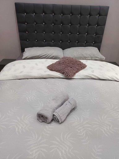 Others 4, Comfy Fenia Stay, London