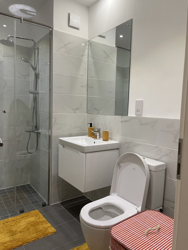 Bathroom 4, The Lennox Apartment, Accra