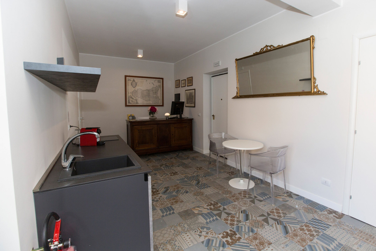 Others 5, Malu Suites, Messina