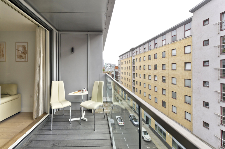 Others 5, Spacious Flat Near South Bank by Underthedoormat, London