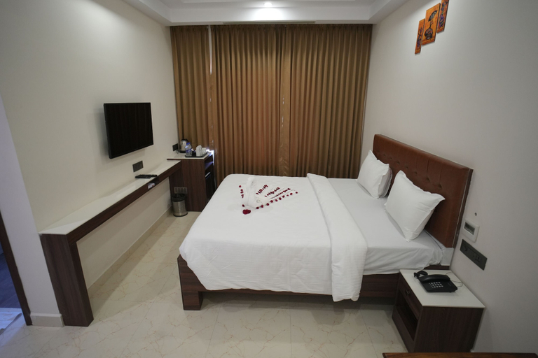 Bedroom 3, Hotel Seasons, Tiruvannamalai